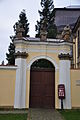 ogrodzenie z bramą (cmentarza klasztornego), 1730 (w zepole klasztornym cystersów, ob. benedyktynek)