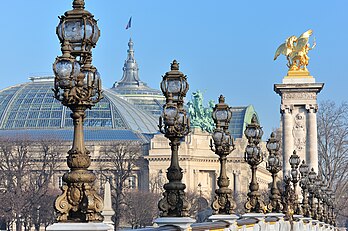 Le Grand Palais depuis le pont Alexandre-III à Paris. Ces deux édifices furent construits pour l'exposition universelle qui se tint du 15 avril 1900 au 12 novembre 1900. (définition réelle 2 048 × 1 362)