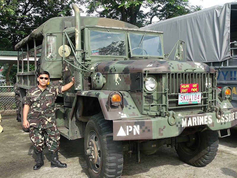 파일:M35 6x6 Truck - Marines.jpg