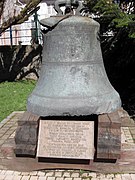 L'ancienne cloche d'église Saint-Martin, détruite par un incendie en 1966[6],[7].