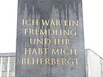 Inschrift des Flüchtlingsdenkmals vom Königsplatz