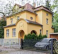 Villa mit Vorgarten