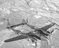 复仇行动的P-38闪电式战斗机
