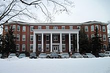 Sibley Hall después de una nevada