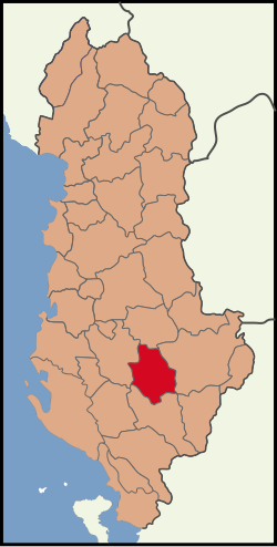 Map showin Skrapar Destrict athin Albanie