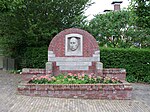 Monument voor Pieter Jelles Troelstra door Tjipke Visser in 1933 in Stiens. Het herdenkt de betekenis van Troelstra voor de Friese taal