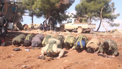 نماز خواندن اعضای ارتش آزاد تحت حمایت ترکیه پس از تصرف کوه برسا