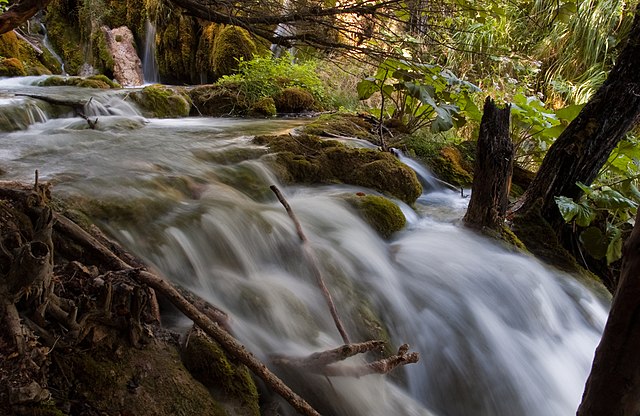 File:Waterfall_in_plitvicka_romanceor_2.jpg