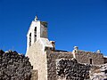 Vista fronto-lateral izquierda de la iglesia de la Trinidad en Moya (Cuenca), con detalle de la espadaña y cobertura, tras su restauración.