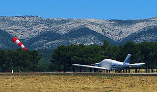 Parking Position Kleinflugzeuge am Flughafen Le Castellet