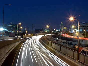 בנייתה של תחנת הרכבת תל אביב השלום, אמצע שנות ה-90