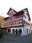 Altes Schulhaus, Wohnhaus mit Laden