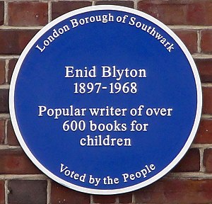 English: Blue plaque for Enid Blyton near Dulw...