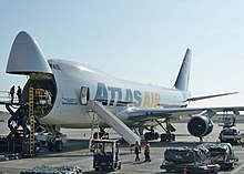Boeing 747 - Atlas Air descargando en el Aeropuerto Internacional Diego Aracena