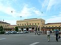 Bologna Centrale (1873): podcień kolumnowy dostawiony do „florenckiego” pałacu