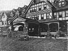 Porch and porte-cochère of a Tudor Revival hotel