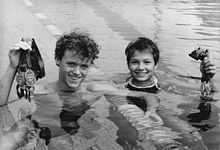 Bundesarchiv Bild 183-1989-0730-002, Jörg Hoffmann und Franziska van Almsick mit Medaillen.jpg