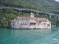 Die Burg von Westen mit dem Chillon-Viadukt