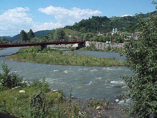 Râul Dâmboviţa în apropierea localităţii Malu cu Flori, judeţul Dâmboviţa