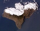 Satellitenbild der Insel El Hierro mit Passatwolken nördlich der Gebirgskette