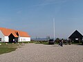 Fugledegård visitor centre på den vestlige lakebrinks.