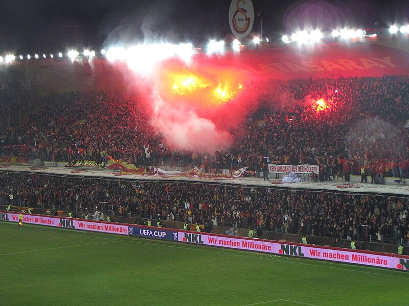 Dosya:Galatasaray-hamburg 2009-2.jpg