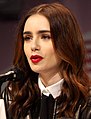 Q229184 Lily Collins op 30 maart 2013 (Foto: Gage Skidmore) geboren op 18 maart 1989