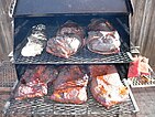 Barbecue mit Schweineschultern, Rinderbrüsten und Spareribs