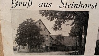 Ehemaliges Gasthaus „Weißes Roß“ auf einer alten Postkarte; heute steht dort ein Gedenkstein.