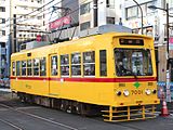 赤帯塗装になった7001 （2013年12月21日 / 大塚駅前）