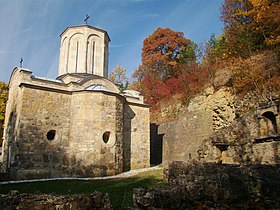 Манастир Павловац и рушевине старог манастира