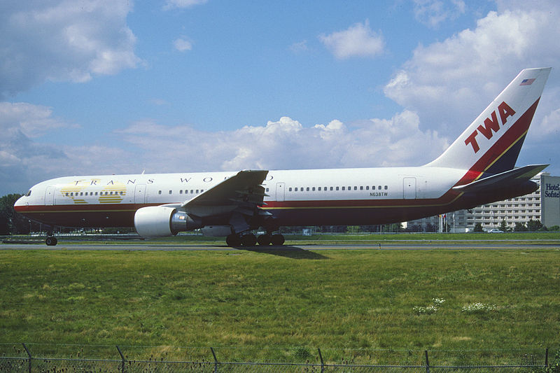 Datei:144ct - TWA Boeing 767-3Y0ER; N638TW@CDG;10.08.2001 (5164322724).jpg