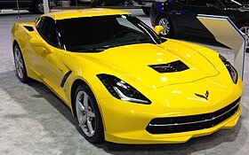 Chevrolet Corvette jaune vue de trois-quart avant.