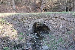 Каменный арочный мост Allan Teator Road 4-23-2016.jpg
