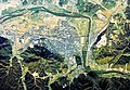 綾部市中心部の空中写真。国土交通省 国土地理院 地図・空中写真閲覧サービスの空中写真を基に作成