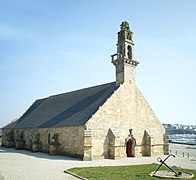 La chapelle Notre-Dame de Rocamadour à Camaret-sur-Mer, avec son clocher décapité par un obus de Marine anglo-hollandais.