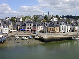 The harbour of St Goustin, the old part of Auray. The two are separated by the River Auray.