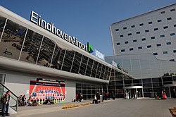 Аэропорт Эйндховена, 9 апреля 2015 года, входное здание - Panoramio.jpg
