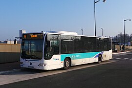 Un bus de la ligne 301 à la gare routière de Corbeil-Essonnes.