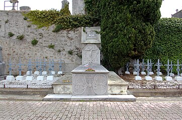 Monument et sépultures des soldats russes ayant fait partie du corps expéditionnaire pendant la Grande Guerre.
