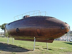 Replica van de Ictíneo II bij de haven van Barcelona. Het origineel werd in 1864 door Narcís Monturiol gebouwd.