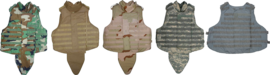 Interceptor Body Armor в четырёх вариантах камуфляжа, слева направо: Woodland, Coyote brown, Desert Camouflage, и Универсальный камуфляж. Справа вариант в серой окраске афганской полиции