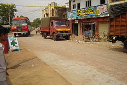 కాల్వ శ్రీరాంపూర్ లోని ప్రధాన రహదారి