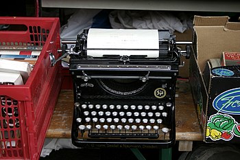 English: Old typewriter Italiano: Vecchia macc...