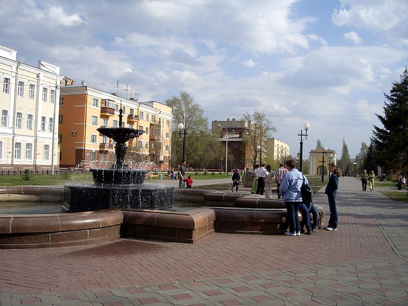 http://upload.wikimedia.org/wikipedia/commons/thumb/3/33/Omsk_Tarskaya_street.jpg/800px-Omsk_Tarskaya_street.jpg