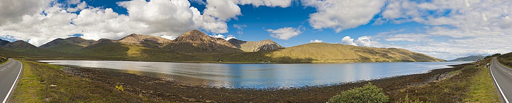 Panorama mit Loch Ainort im Südosten der Insel