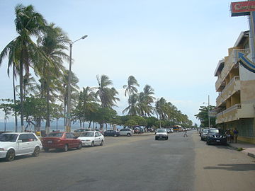 Paseo León Cortés Castro, conocido popularmente como El Paseo de los Turistas, es un boulevard peatonal y vehicular que se encuentra bordeando la playa, y en él se pueden encontrar bares, hoteles, restaurantes y áreas para patinar y caminar.