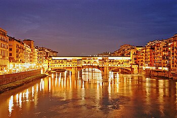 English: Photograph of Ponte Vecchio at night....