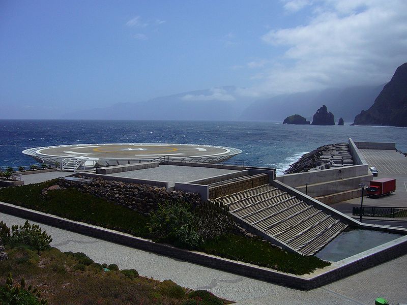 http://upload.wikimedia.org/wikipedia/commons/thumb/3/33/Porto_Moniz_heliport.jpg/800px-Porto_Moniz_heliport.jpg