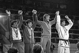 Николай Солодухин (второй справа) после победы на московской Олимпиаде